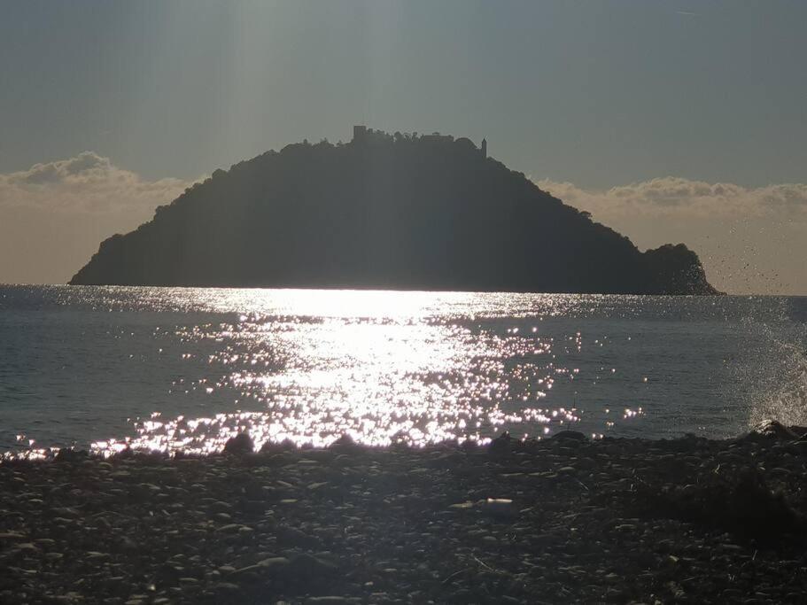Albenga Sul Mare Famiglie Ed Amici Fino 10 Posti Apartment Exterior photo