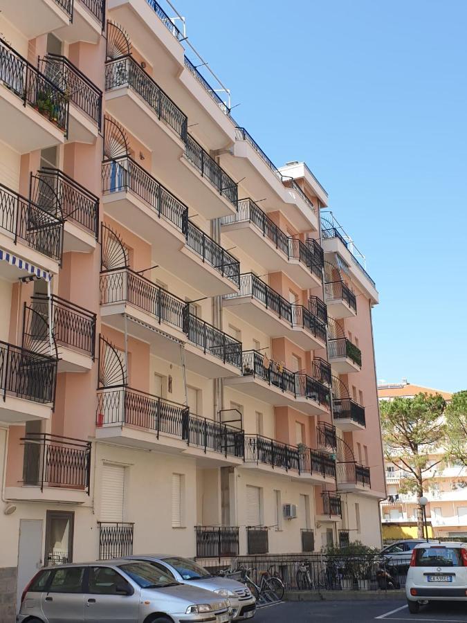 Albenga Sul Mare Famiglie Ed Amici Fino 10 Posti Apartment Exterior photo