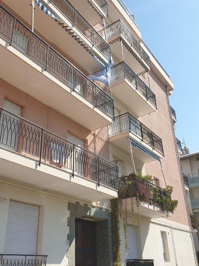 Albenga Sul Mare Famiglie Ed Amici Fino 10 Posti Apartment Exterior photo